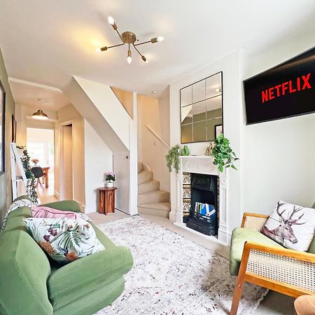 Charming Central Windsor 2 Bed Cottage Free Residents Parking And Private Garden Legoland Ascot Windsor Castle Thorpe Park Heathrow Airport Exterior photo