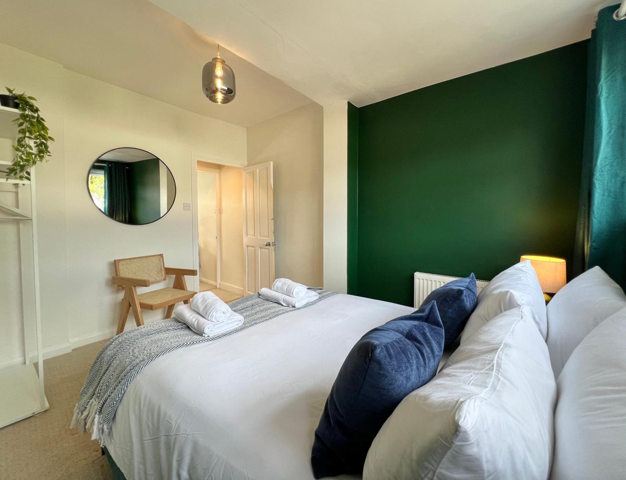 Charming Central Windsor 2 Bed Cottage Free Residents Parking And Private Garden Legoland Ascot Windsor Castle Thorpe Park Heathrow Airport Exterior photo