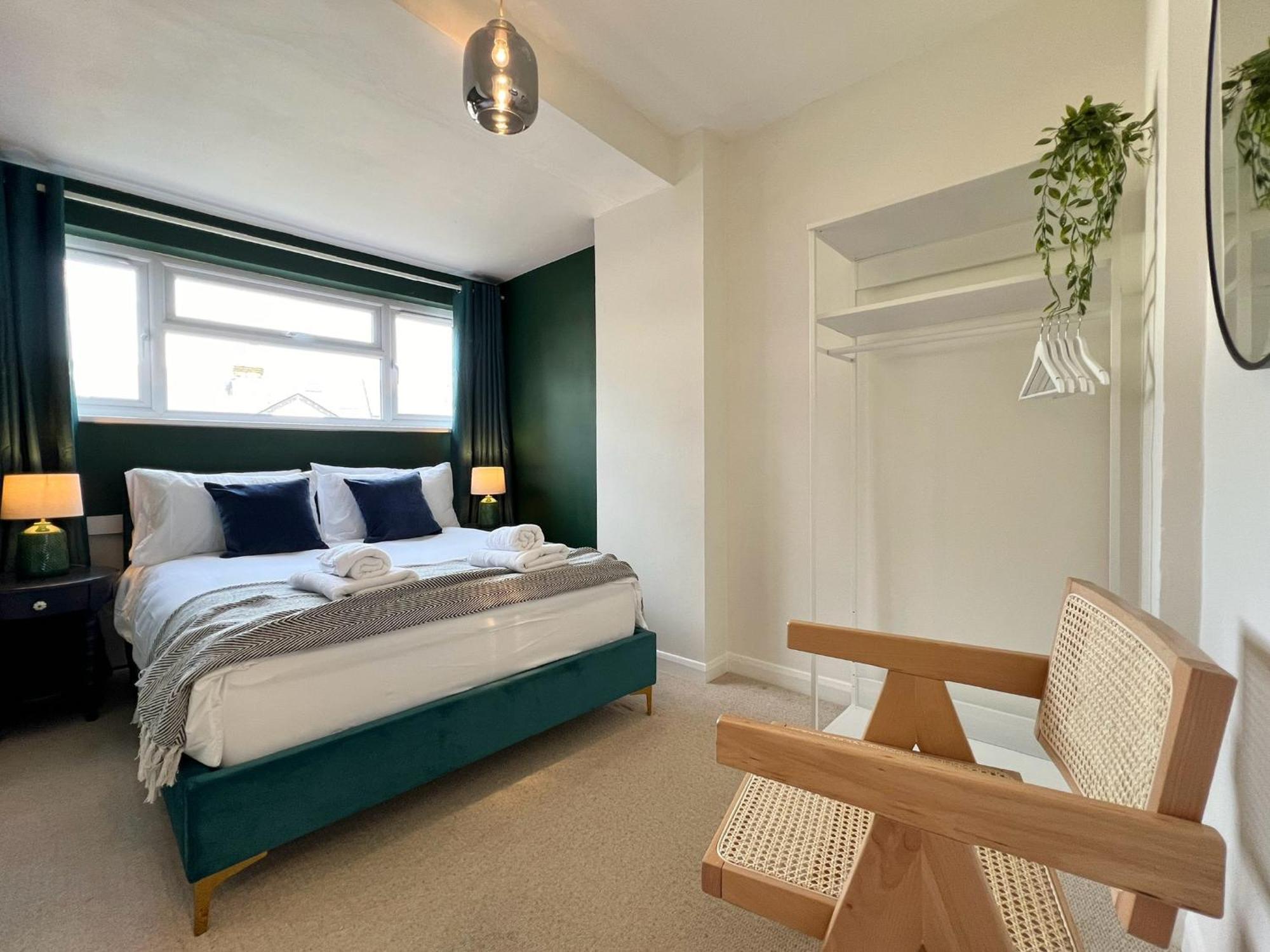 Charming Central Windsor 2 Bed Cottage Free Residents Parking And Private Garden Legoland Ascot Windsor Castle Thorpe Park Heathrow Airport Exterior photo