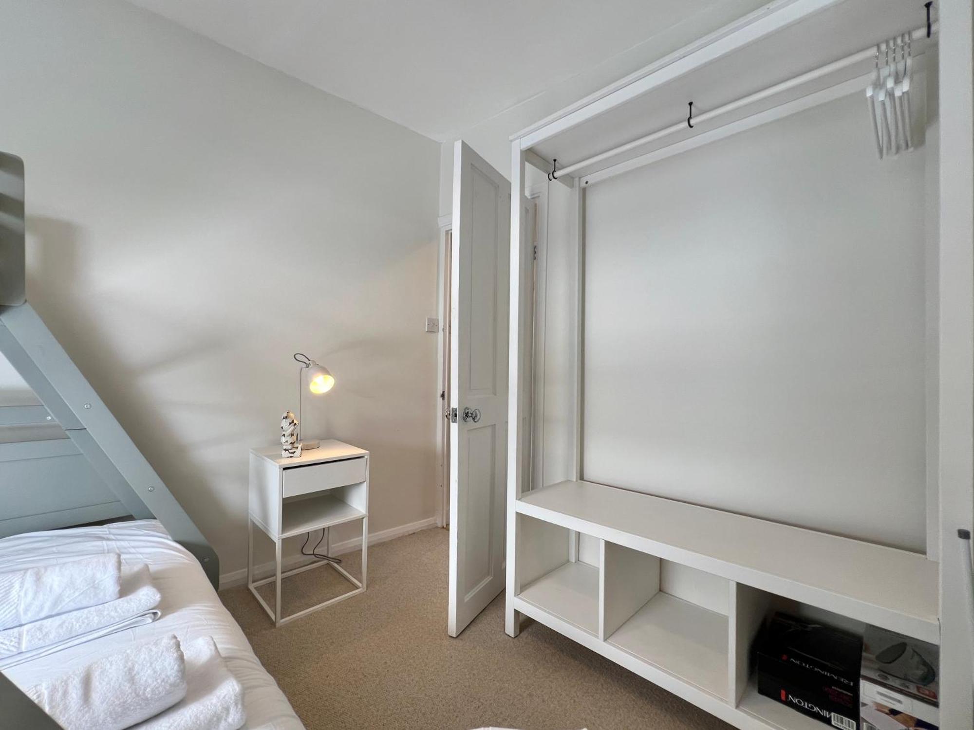 Charming Central Windsor 2 Bed Cottage Free Residents Parking And Private Garden Legoland Ascot Windsor Castle Thorpe Park Heathrow Airport Exterior photo